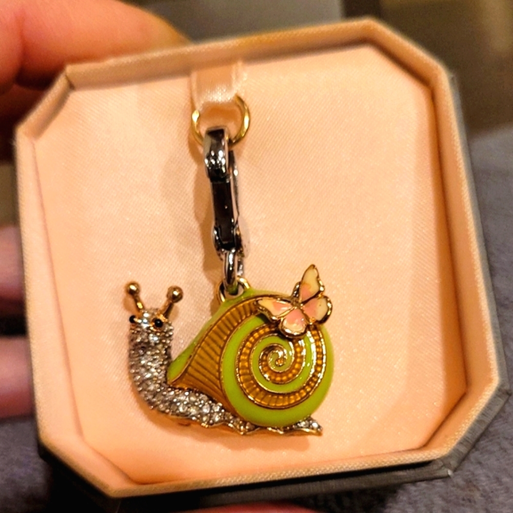 JUICY COUTURE PAVE SNAIL CHARM